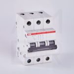 ABB قاطع كهربائي ثلاثي 32 أمبير